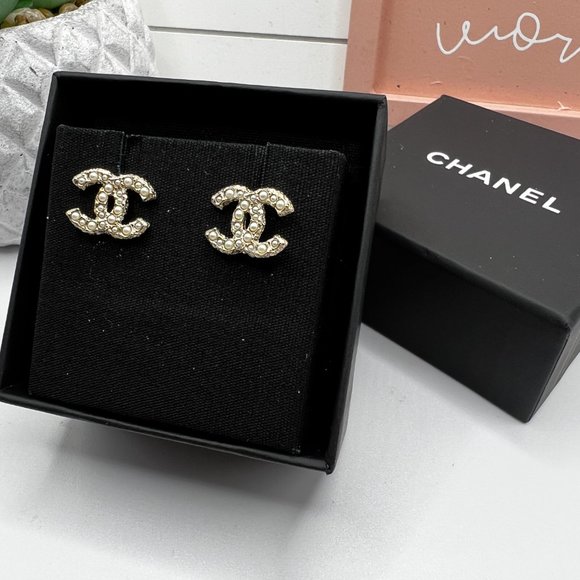 Pearl Crystal CHANEL CC Gold Earrings - Picture 2 of 6